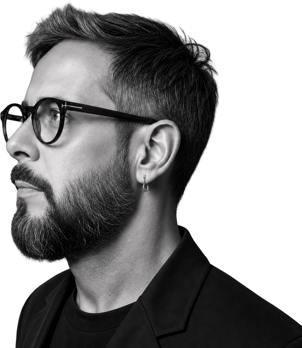 Retrato em preto e branco de Guilherme Eugênio Ronconi, de perfil, olhando para a esquerda